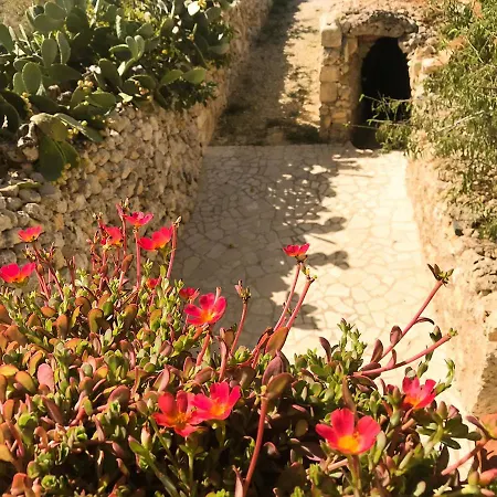 L'gharix Temple Retreat ホームステイ Xagħra