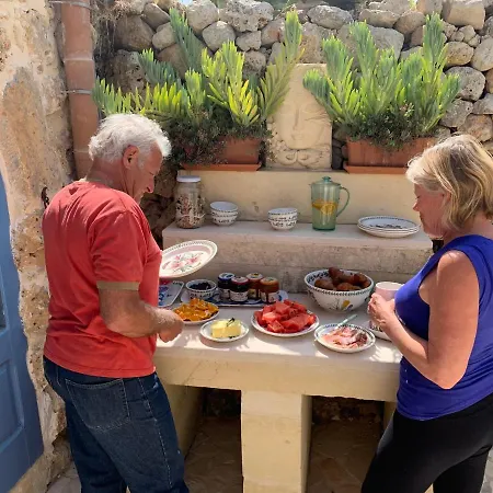ホームステイ L'gharix Temple Retreat Xagħra
