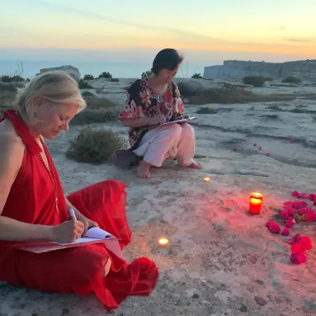 L'gharix Temple Retreat ホームステイ Xagħra