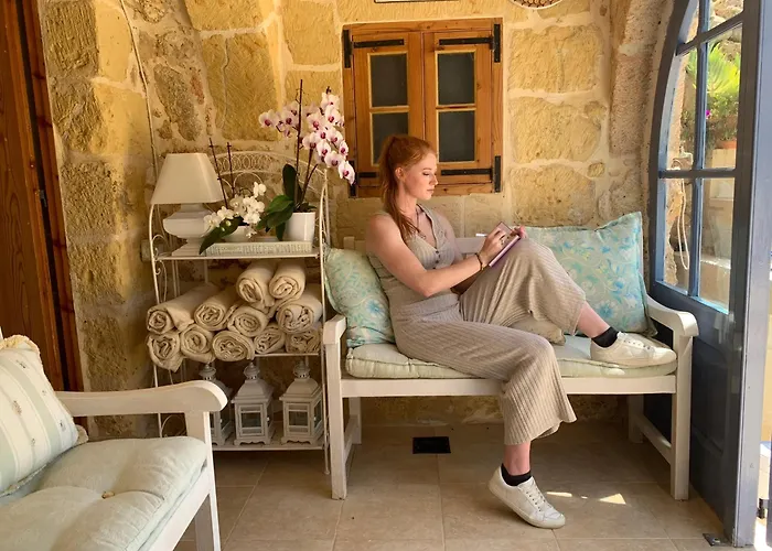 홈스테이 L'gharix Temple Retreat 자프라